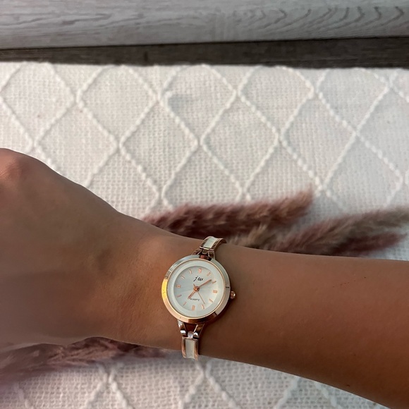 Rosegold Quartz‎ Link Timepiece - Picture 5 of 8